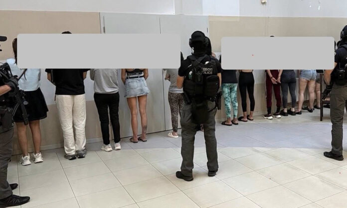 Калашниците са с 6 обвинения за проституция изнудване