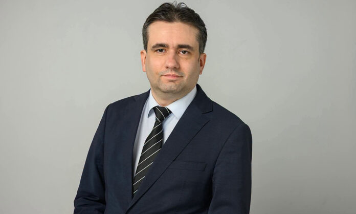 ДБ и ДПС се карат за едно и също: Искат да се знае защо НСО е охранявала Пеевски