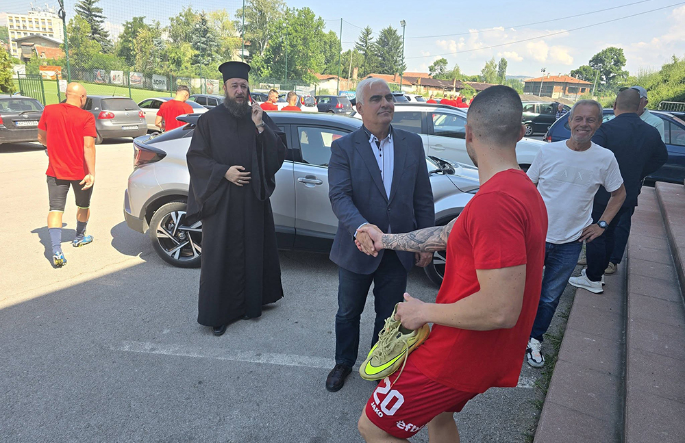 „Марек“ започна новия сезон с водосвет. Първан Дангов: До края на август теренът на „Бончук“ ще е готов „Марек“ започна новия сезон с водосвет. Първан Дангов: До края на август теренът на „Бончук“ ще е готов - Инфомрежа