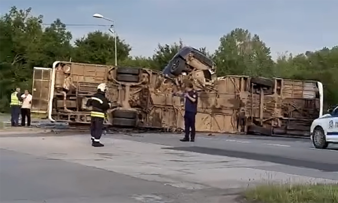 Лек автомобил се е вряза в автобус от градския транспорт, има загинал