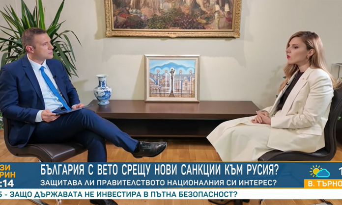 Петрова за голото си рамо: Фокусът трябва да е върху съдържанието, а не върху облеклото