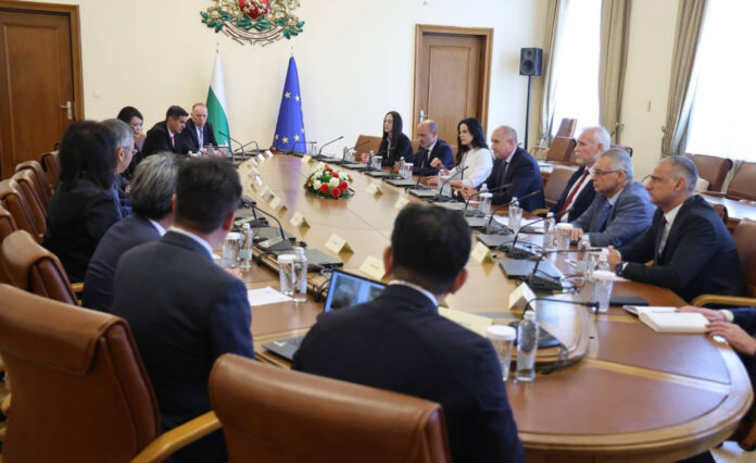 Румен Радев обсъди международно партньорство в здравеопазването с водещи експерти