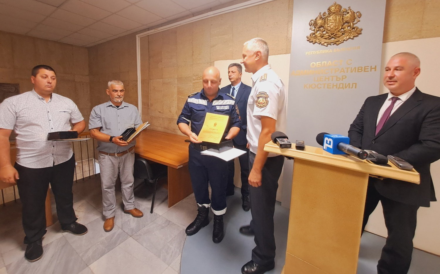 Пожарникар и доброволци получиха признание за издирвателната акция край Пастух Пожарникар и доброволци получиха признание за издирвателната акция край Пастух - Инфомрежа