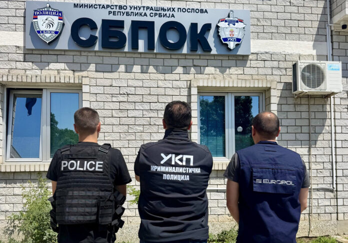 Петима арестувани за каналджийство през българо‑сръбската зелена граница, сред тях двама полицаи