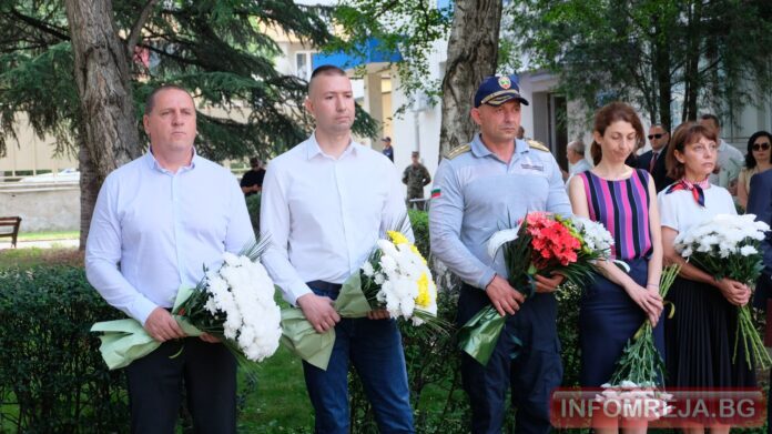 ОДМВР-Благоевград отбеляза празника си с водосвет, цветя, отличия и турнир по стрелба