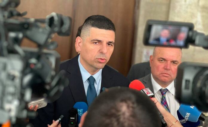Мирчев: Управляващите само пребоядисват фасадата на завладяната държава