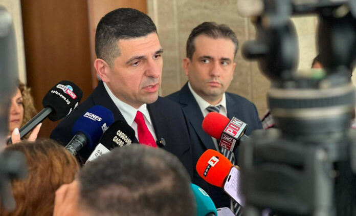 ДБ призова Десислава Атанасова да подаде оставка като конституционен съдия