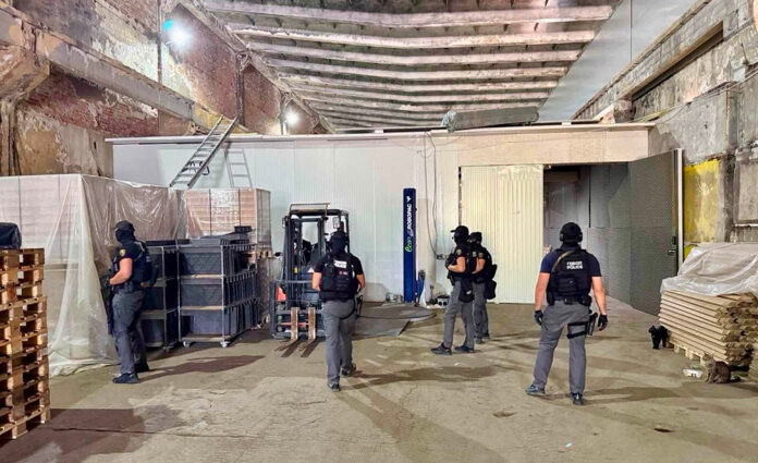 ГДБОП разкри високотехнологична нелегална фабрика за цигари в бивш завод в Мизия