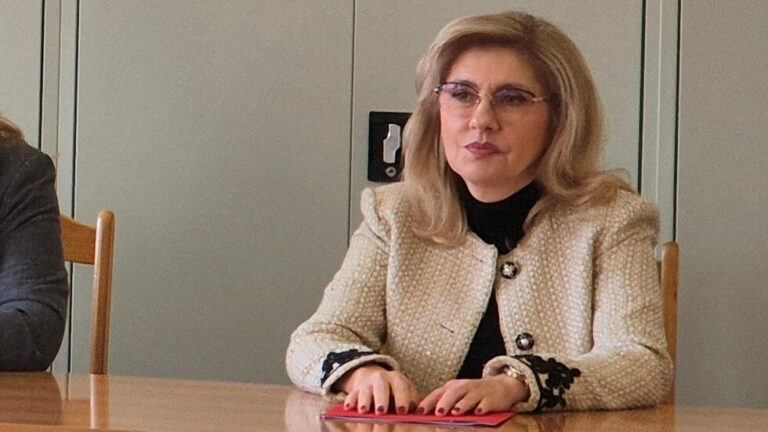 ВСС единодушно блокира отстраняването на Русинова от СГП