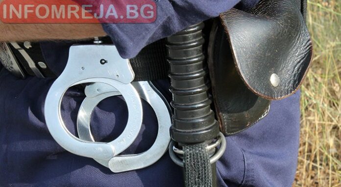 Задържаха двама мъже в Сандански и Лозеница с дрога, откриха канабисова нива край Скрът