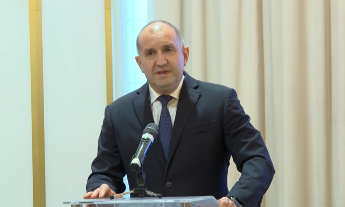 Радев: Предлагаме американските самолети цистерни да пребивават на летище „Безмер“