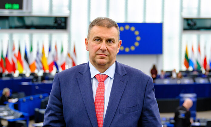 Евродепутати настояват за по-строг контрол върху рекламите на онлайн хазарт
