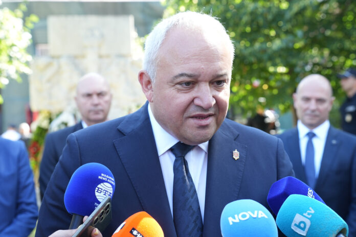 Демерджиев: Разследваме произхода на средствата за самолетните полети на Пеевски