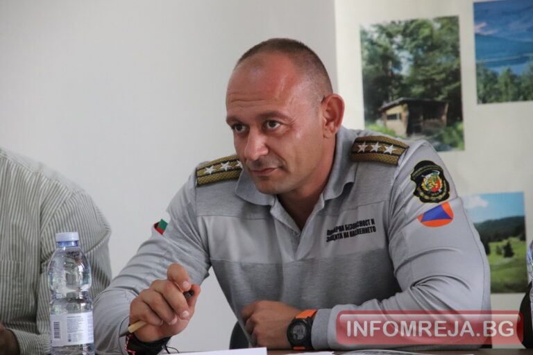 Декар торф и суха растителност гори в Пирин, гасят и днес, но не по въздух
