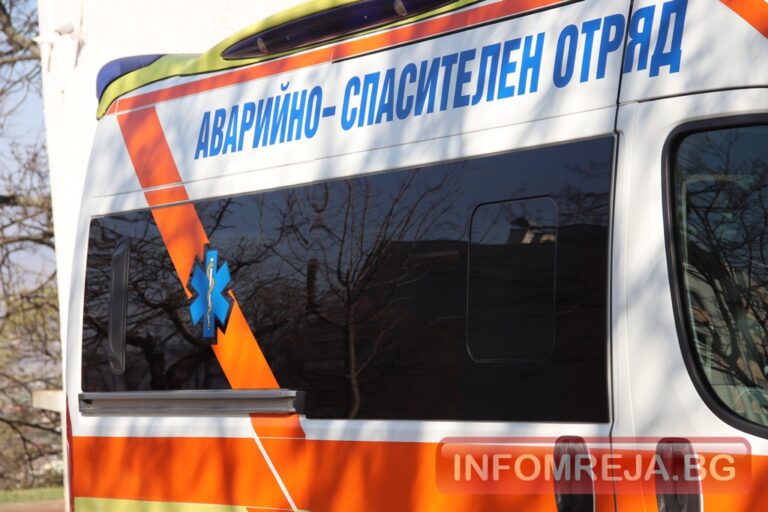 Мотоциклетист бе тежко ранен при удар в паркиран автомобил
