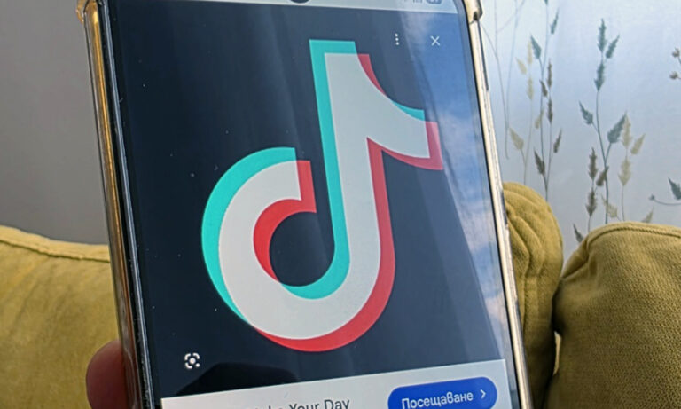 ЕК: Настройките на TikTok излагат малолетни и непълнолетни на риск