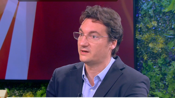 Зарков за полетите на Пеевски: Две правителства и ключови назначения се возиха на този самолет