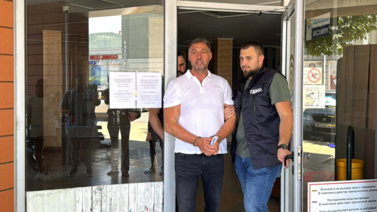 Прокуратурата задържа трима за аферата „ВиК-Бургас“. Областният лидер на ДПС е с обвинение, но е в чужбина