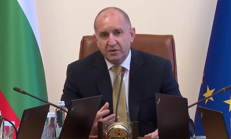 Радев: Докато някои ни атакуват от плажовете, ние ще получим и голямата част от следващото плащане по ПВУ