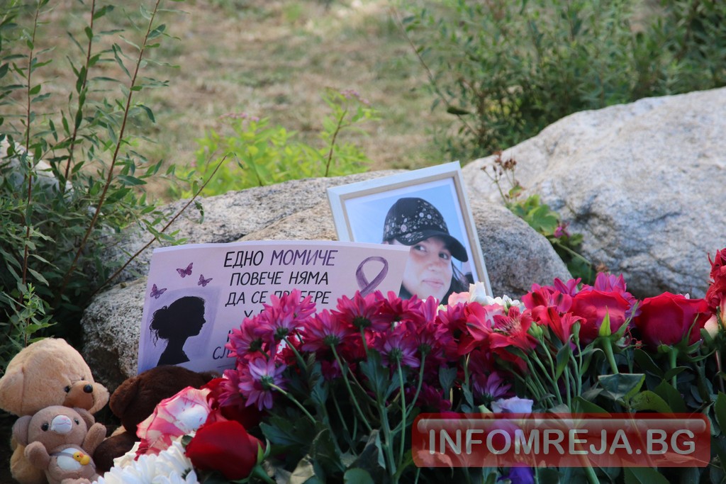 Родителите на Ивана зададоха 11 въпроса на „тихите“ институции: Четирима прокурори си премятат 11 тома доказателства Родителите на Ивана зададоха 11 въпроса на "тихите" институции: Четирима прокурори си премятат 11 тома доказателства - Инфомрежа