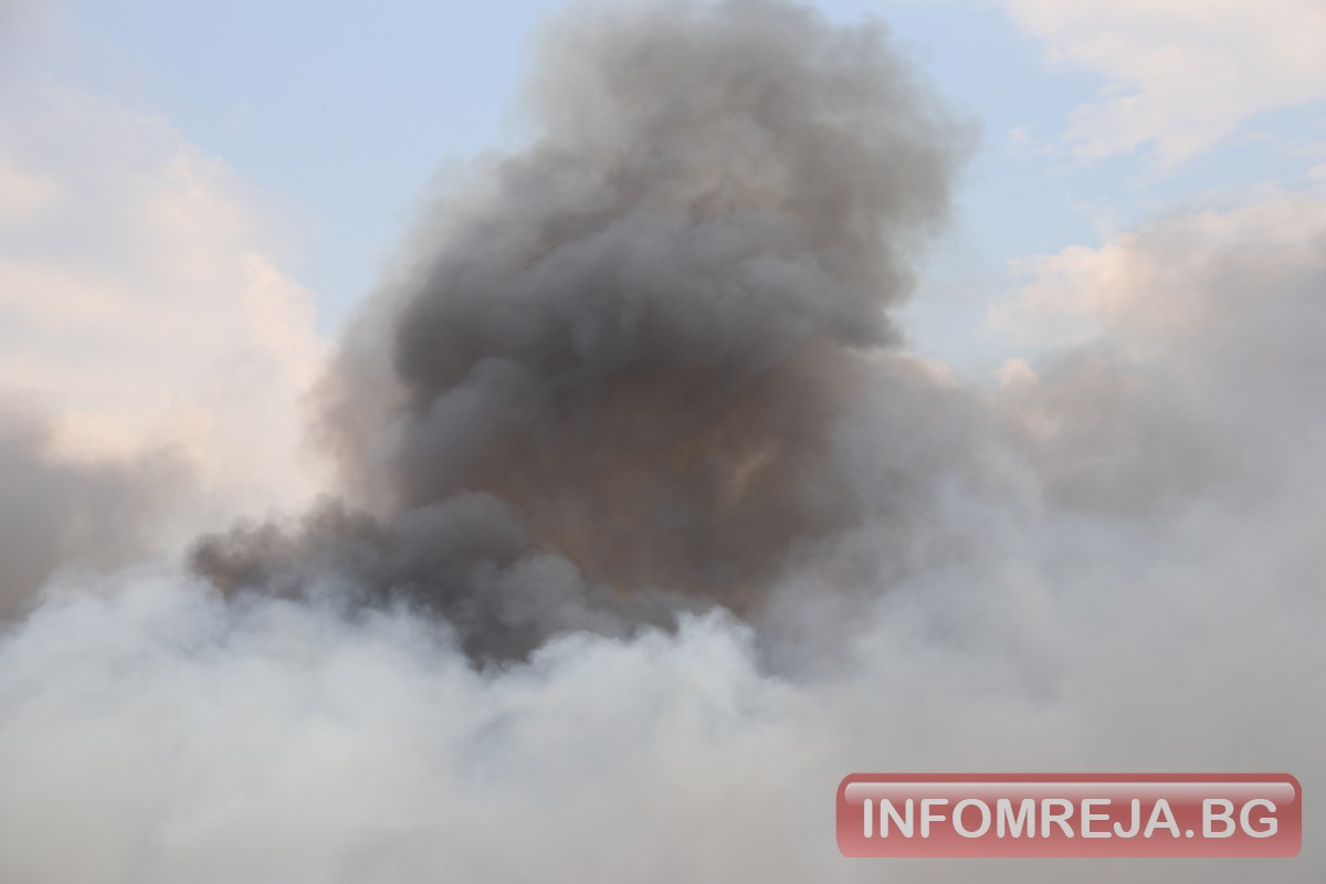 Пожарът край Дупница обхвана 67 дка, гасят го и днес Пожарът край Дупница обхвана 67 дка, гасят го и днес - Инфомрежа