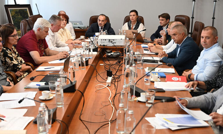 Минималната заплата ще се счита за адекватна при 60% от средната