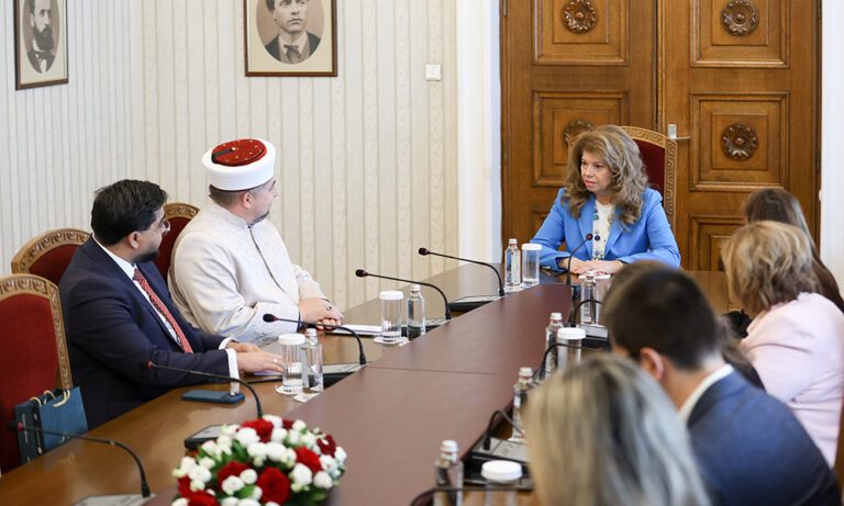 Президентът Йотова се срещна с новия главен мюфтия д-р Ахмед Хасанов