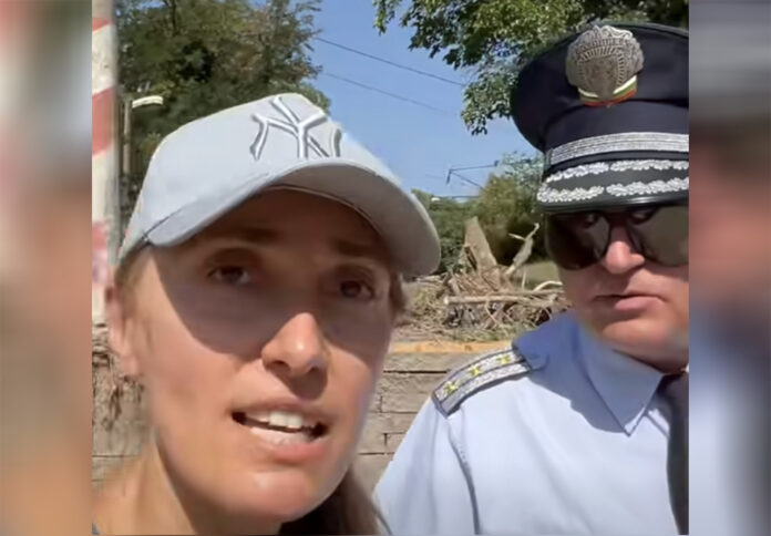 „Не ме бутайте!“: Доброволката Гергана Петрова показа видео от задържането си в Струмяни