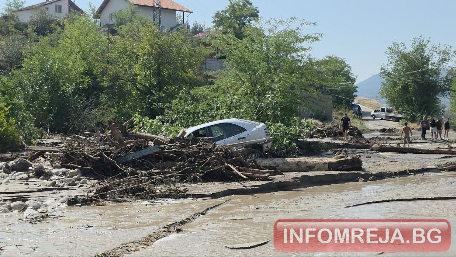 Струмяни остава без ток, вода и жп връзка след приливната вълна, 7 души са евакуирани през нощта - Инфомрежа