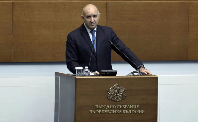 Румен Радев: България няма да участва в ескалацията на войната в Украйна