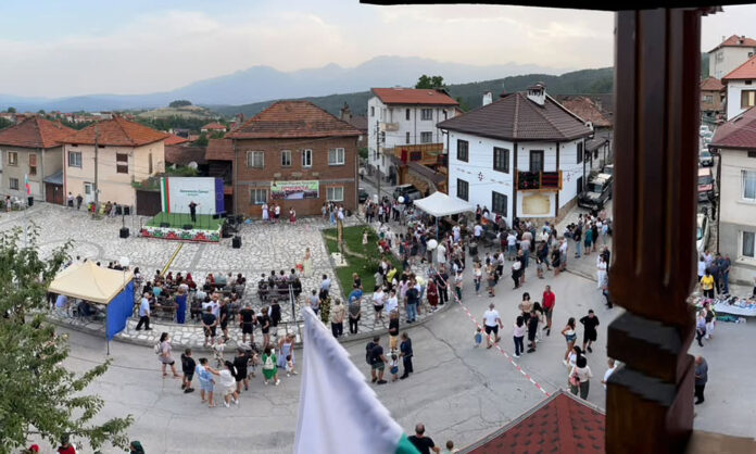 Силата на общността: Добърско обедини сърца и събра над 2400 евро за параклиса
