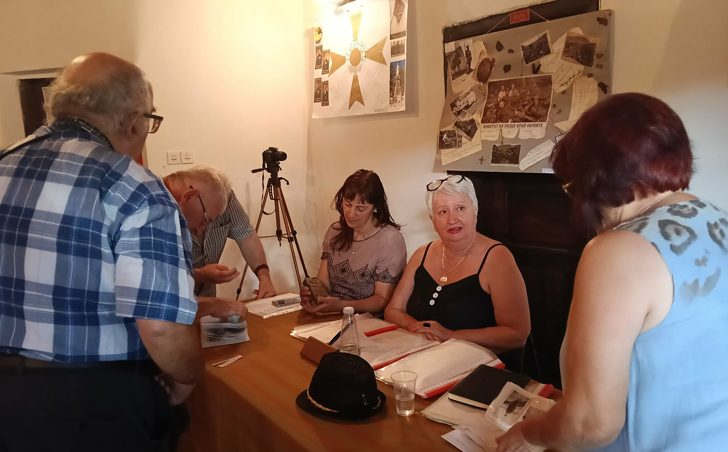 Едно дървено сандъче, пълно с памет: Среща с наследница на „Железния полк“ - Инфомрежа