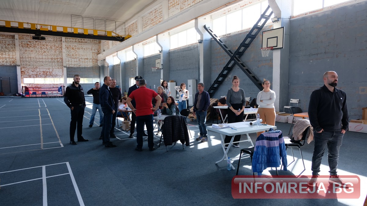 354 600 бюлетини пристигнаха в Благоевград, в събота разпределят машините по общини 354 600 бюлетини пристигнаха в Благоевград, в събота разпределят машините по общини - Инфомрежа