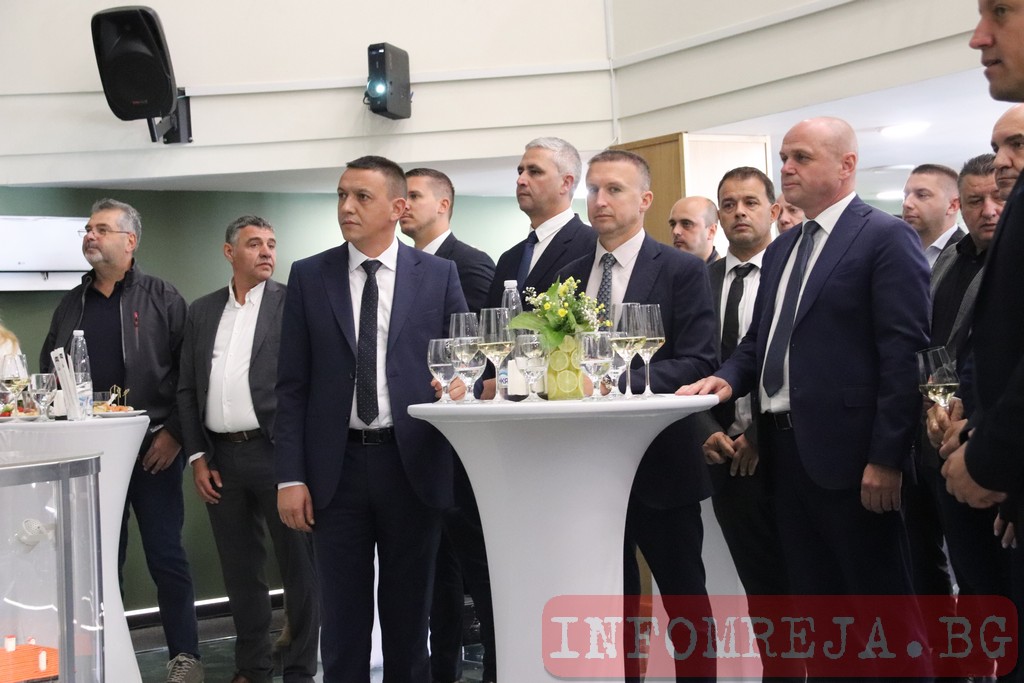Кой е Ревански? От най-успешния и млад кмет до „дясната ръка на Пеевски“ Кой е Ревански? От най-успешния и млад кмет до "дясната ръка на Пеевски" - Инфомрежа